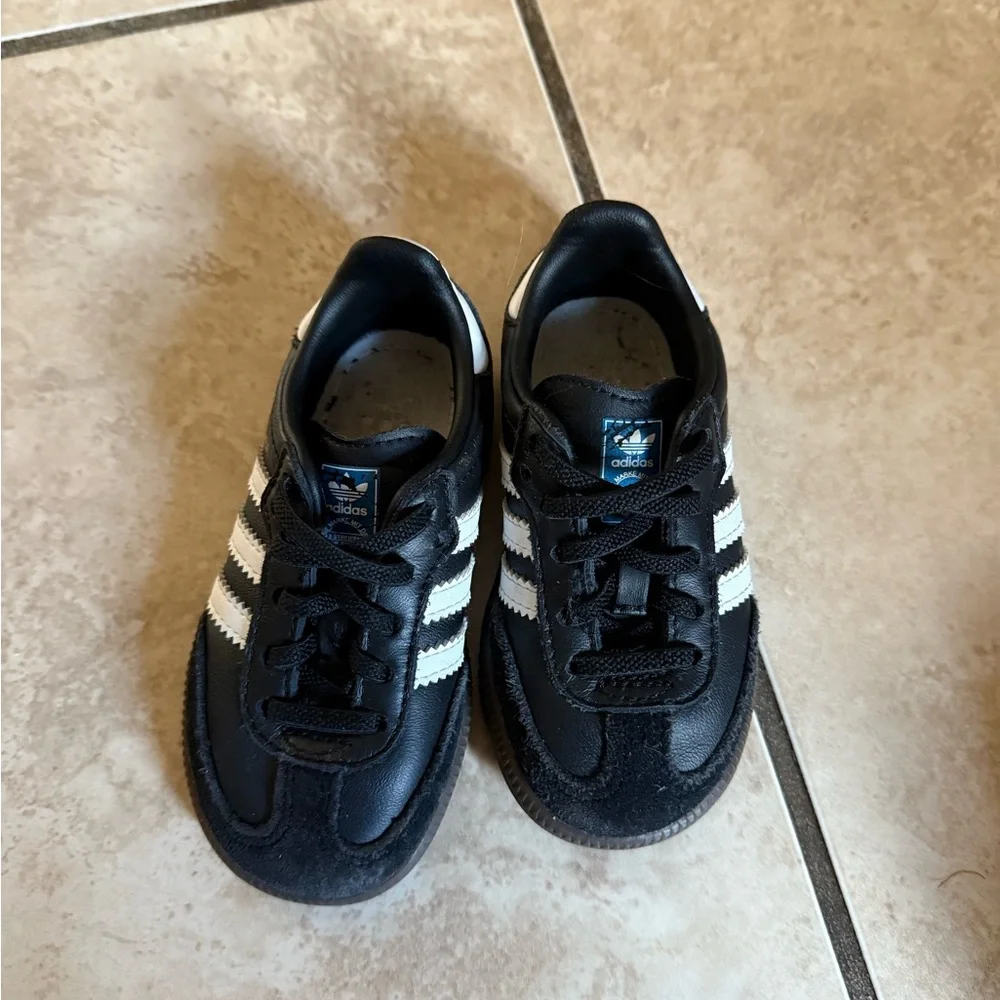 Adidas kids sambas size 6 toddler